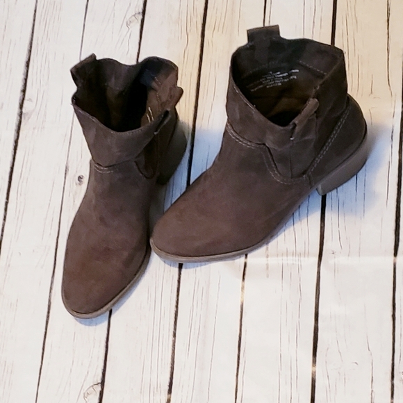 Merona Shoes - Merona Dark Green Booties Ankle Boots Size 7.5